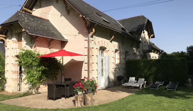 Cottage (Chevalerie sleeps 5) in the grounds of a magnificent Chateau