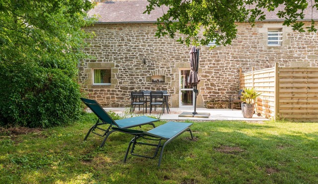 Cottage 'Chez Nous' with Private Terrace, Shared Garden and Wi-Fi