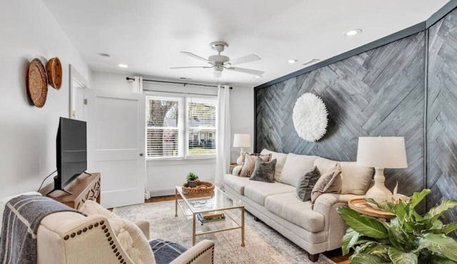 ~Cottage Chic~ Monthly Rental 2min to DT Easley!