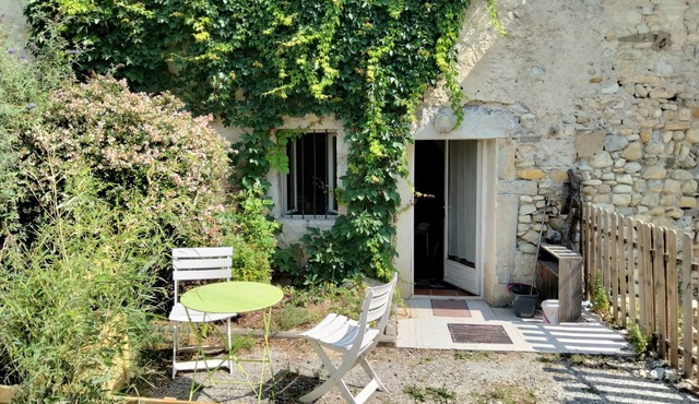 Cottage close to the village center and Drôme