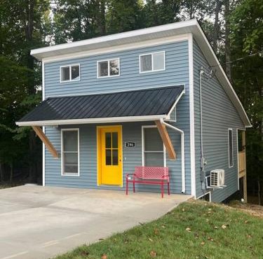 Cottage close it the Lake