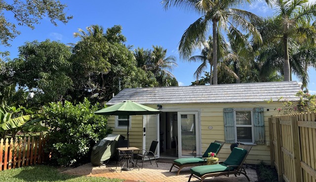 COTTAGE CLOSE TO BEACH AND BRYANT PARK