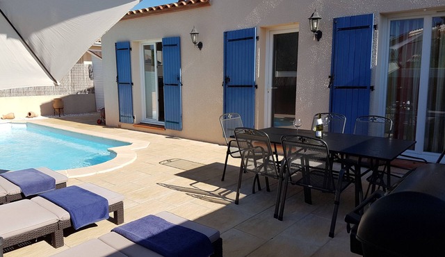 Cottage close to beaches with pool www.villapetitreve.fr