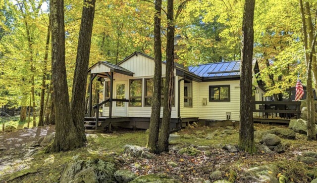 Cottage Close to Lake & Resort w Fireplace&FirePit