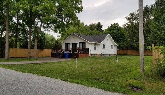 Cottage close to lake and parks