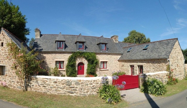 COTTAGE CLOSE TO THE SEA. Pets allowed, ideal for families
