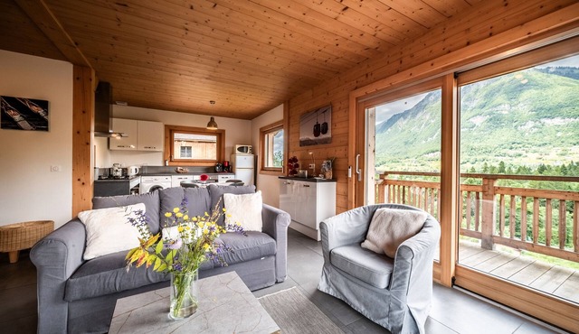 Cottage 'Côté Giffre' with Lake View, Private Terrace and Wi-Fi