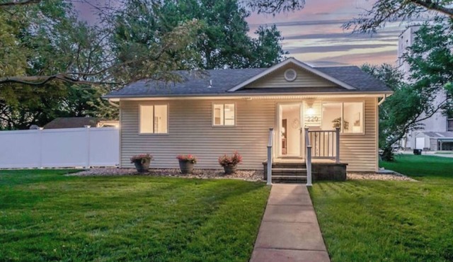 Cottage Corner - Experience small-town hospitality at its best!