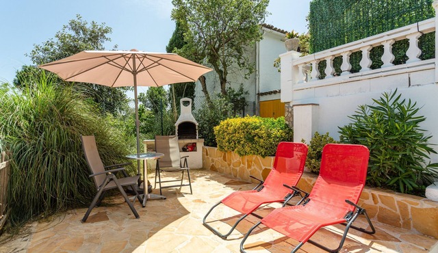 Cottage "Cosy Holiday" close to the Beach with Garden