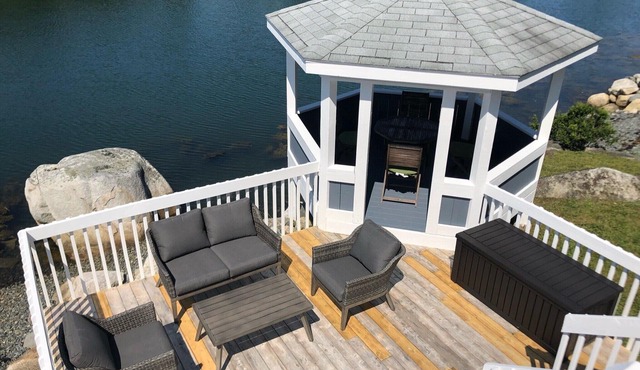 Cottage Cove Oceanfront Retreat