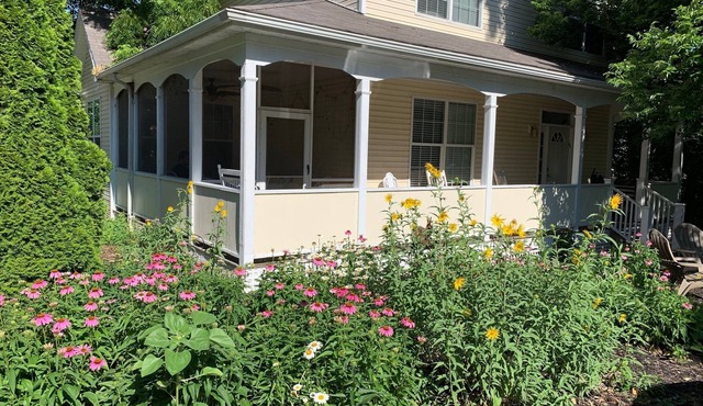 Cottage Custom built by owner plus 4 person golf cart included