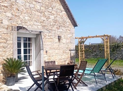 Cottage de charme en pierres à 25 mn de la côte de Granit rose