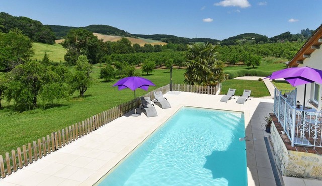 Cottage Des Cedres - Three Bedroom Villa, Sleeps 6