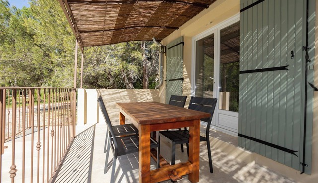 Cottage 'Domaine De Meyrol - Gite 1' with Mountain View, Wi-Fi and Air Conditioning