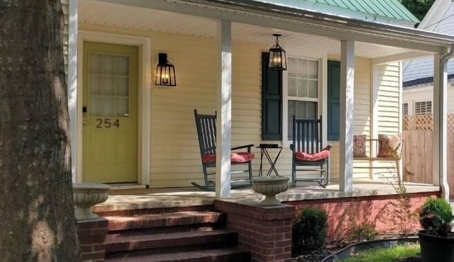 Cottage Downtown Aiken*Horse Events*Pet Friendly*Polo*Golf