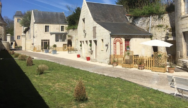Cottage du Chateau swimming pool, garden, at Domaine Plessis Gallu in Azay Le rideau