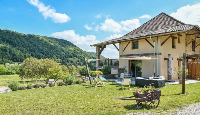 Cottage 'Entre Lacs Et Montagne' with Mountain View, Wi-Fi and Air Conditioning