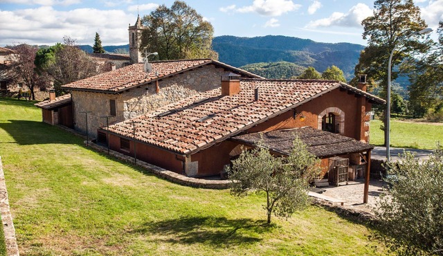 Cottage with pool near Barcelona