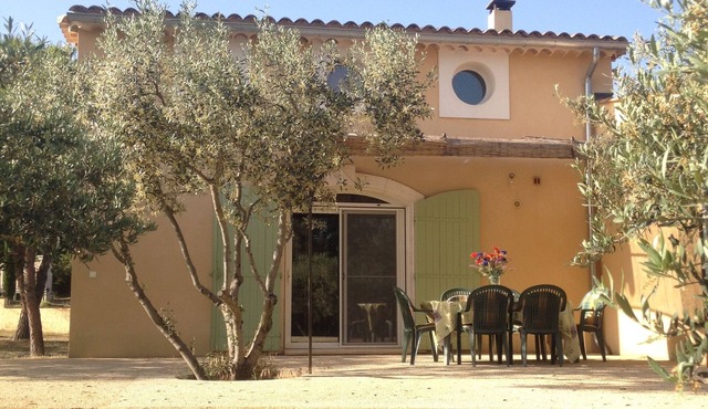 Cottage facing the luberon with swimming pool