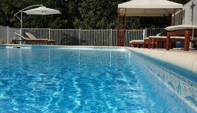 Cottage Family friendly gîtes, wifi, play areas, welcome pack, large heated pool