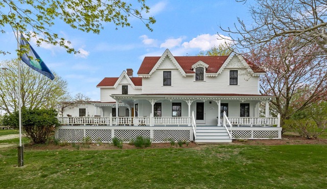 Cottage Farm near Mansion Beach