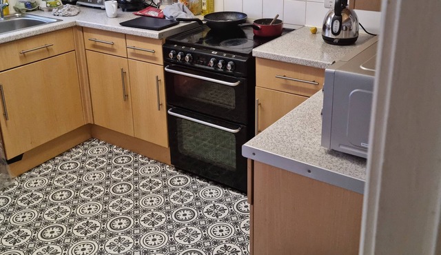 Cottage Feel By The Sea, 11mins drive to the Seafront