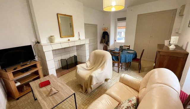Cottage for 4 in Razines with Parking and Wifi