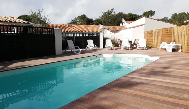 cottage for 4 PEOPLE, 2 BEDROOMS, PRIVATE PATIO, HEATED POOL, PRIVATE PARKING