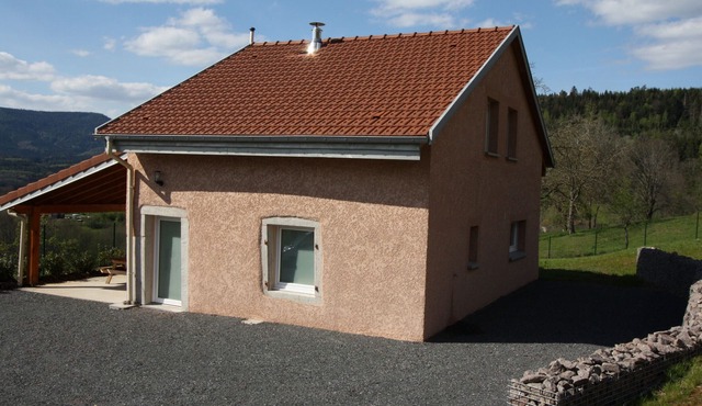 Cottage for 4 with covered terrace, private parking, pet-friendly