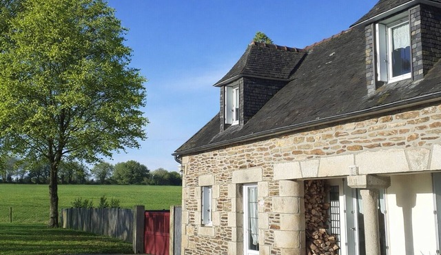 Cottage for 6 near Morlaix with private garden and Wi-Fi