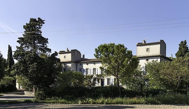Cottage for 6 people at Domaine de la Forçate with swimming pool in the park.
