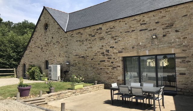 Cottage for 6 people in a quiet longère in the Breton countryside near Va