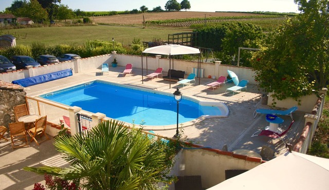 Cottage for 7 people with heated pool equipped with baby