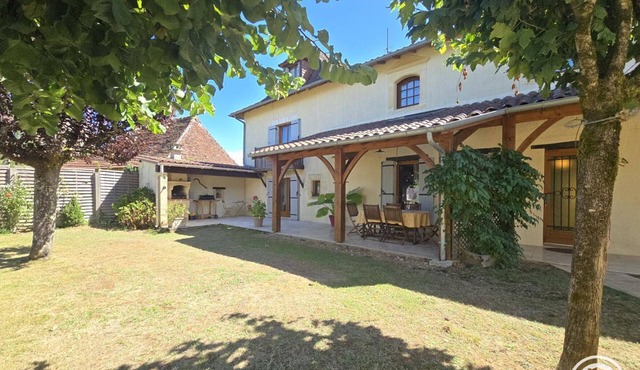 Cottage in Périgord with garden and fireplace
