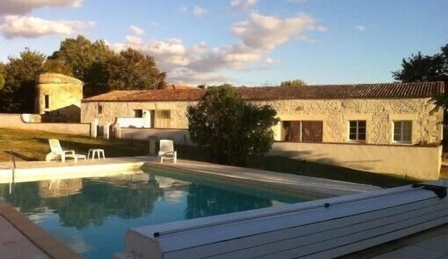 Cottage with pool in Charente Maritime 15 minutes from the beaches