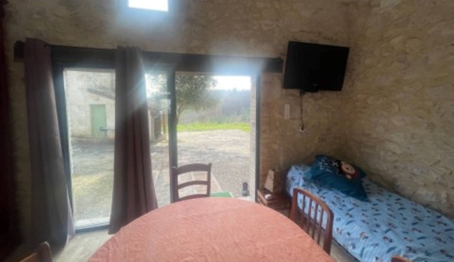 Cottage 'Chez Mémé Coucou 1 Chambre Dortoir' with Shared Terrace, Garden and Wi-Fi