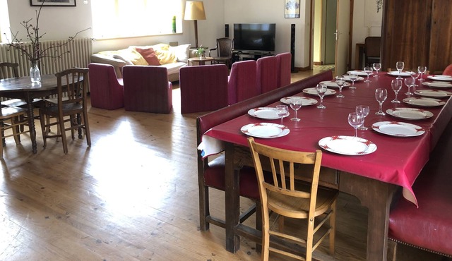 COTTAGE 8-12 pers. SAINT-ANTONIN-NOBLE-VAL (200m²), private garden of 500m²