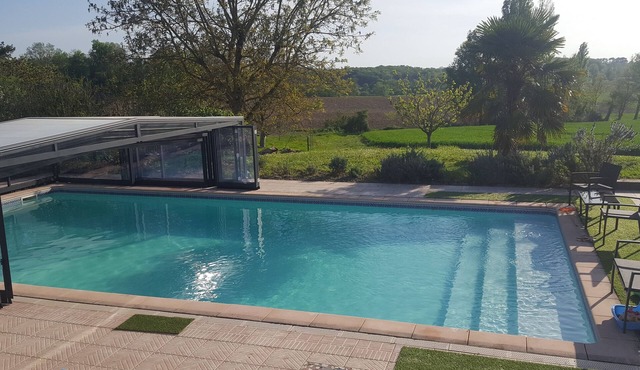 Cottage in the countryside with swimming pool