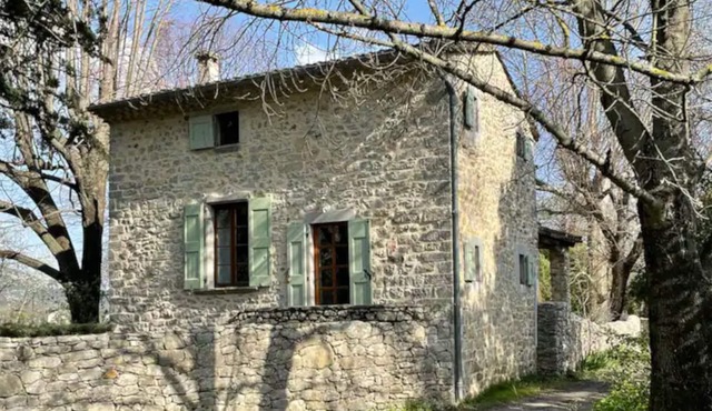 Cottage in an old mill: garden, quiet, 2 to 3 people