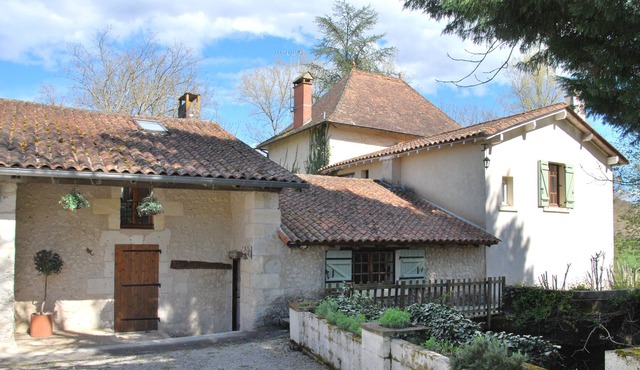 Cottage 'Pas de Soucis' with shared pool