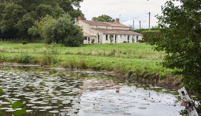 Cottage House with view on a castle