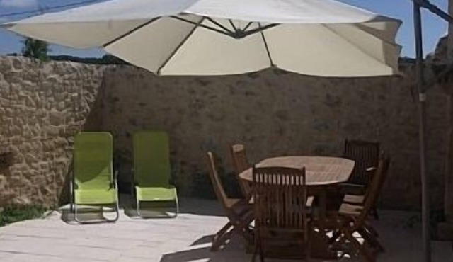 Cottage In Private, Rural Setting, Close To All Amenities