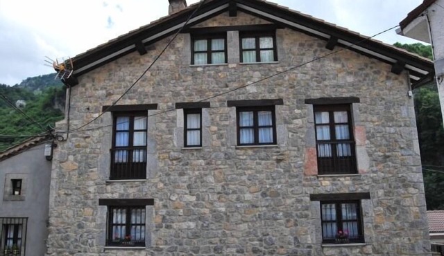 Cottage (full rental) El Colladín for 9-10 people
