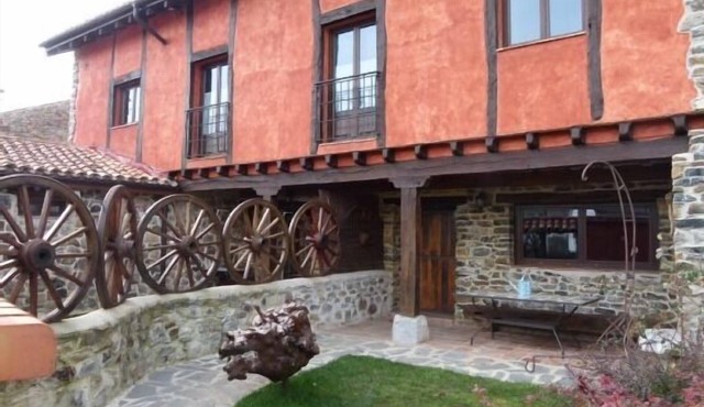 Cottage (full rental) La Corva 8 people and La Parda 8 people