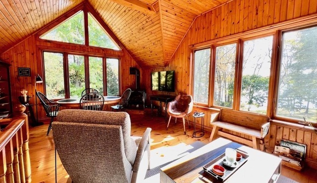 Cottage Gem on Shadow Lake