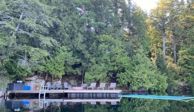 Cottage getaway on private Loon Lake bay