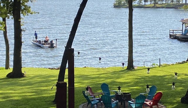 Cottage Getaway@the LAKE-Brierwood Bay Lakehouse, New Paint, Waterfront, Shaded!