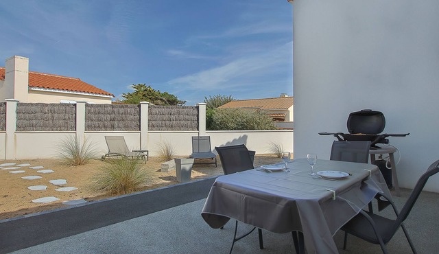 Cottage 'Gîte Les Oyats' with Terrace, Garden & Wi-Fi