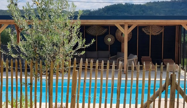 Cottage 'Gîte, Aux Portes Du Morvan' with Mountain View, Private Pool and Wi-Fi