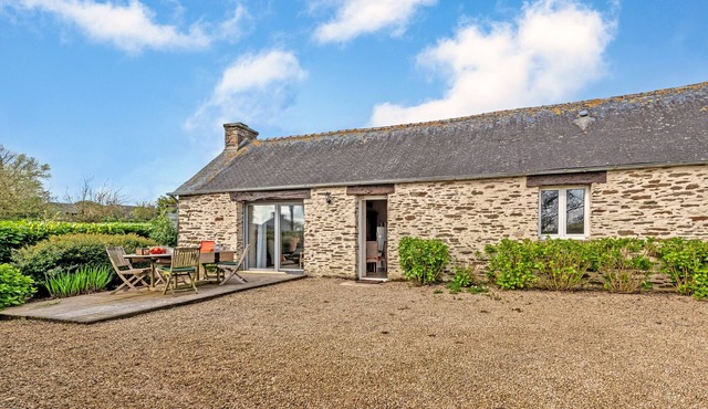 Cottage 'Gîte Calme Avec Jardin Et Terrasse' with Private Terrace, Private Garden and Wi-Fi